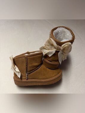 bebe Tan Faux-Suede Bow Trim Kids Boots